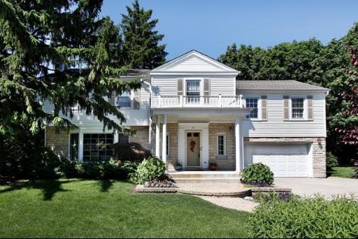 20 Dover Ln., Golf, IL 60029