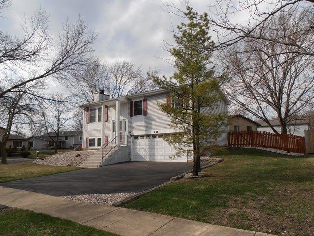 944 Surf Ct., Bartlett, IL 60103