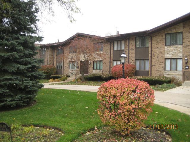 1640 Royal Oak Rd. #10, Darien, IL 60561