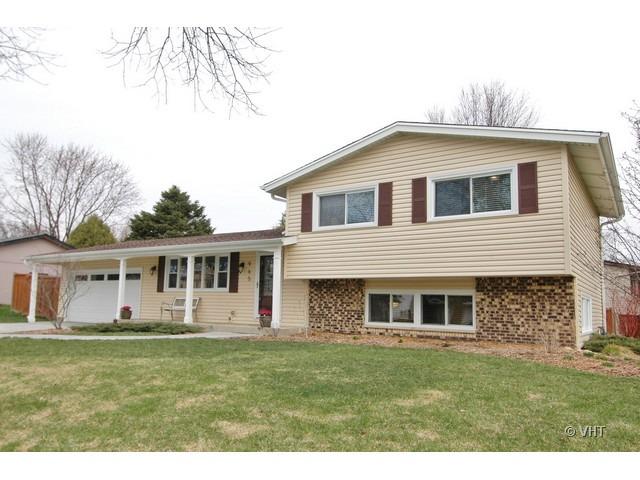 965 Camelot Dr., Crystal Lake, IL 60014