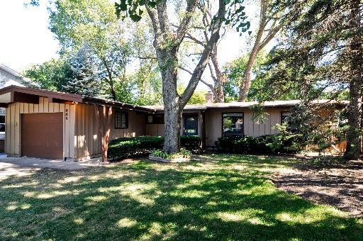 945 Holmes Ave., Deerfield, IL 60015