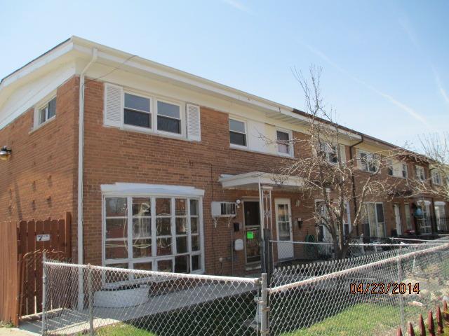 8839 Robin Dr. #F, Des Plaines, IL 60016