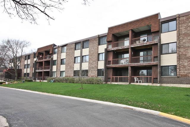 450 Raintree Ct. #1G, Glen Ellyn, IL 60137