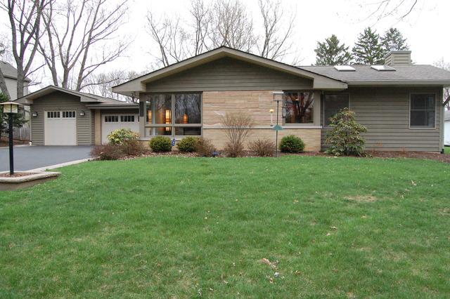 28W181 Lawnmeadow Ln., Naperville, IL 60540