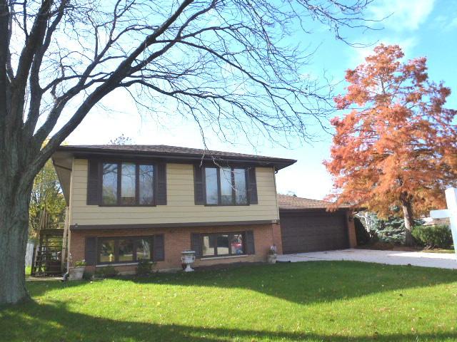 909 Lancaster Ave., Downers Grove, IL 60516