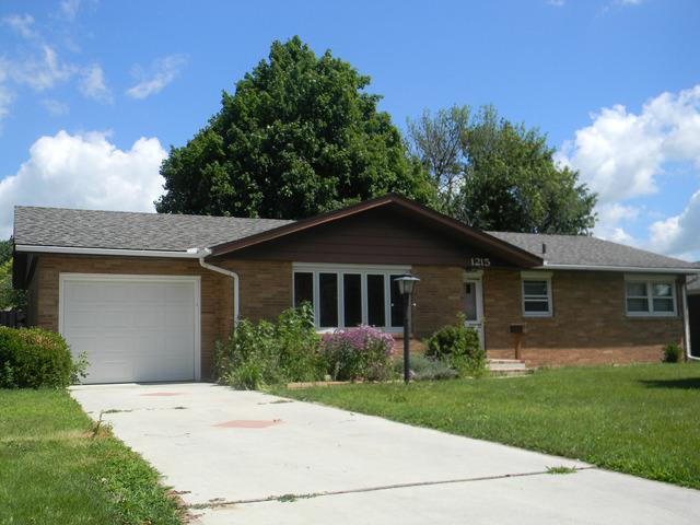 1215 Sunset Dr., Peru, IL 61354