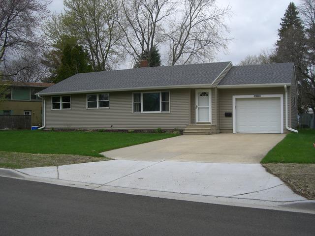 823 Hillcrest Ave., Sycamore, IL 60178