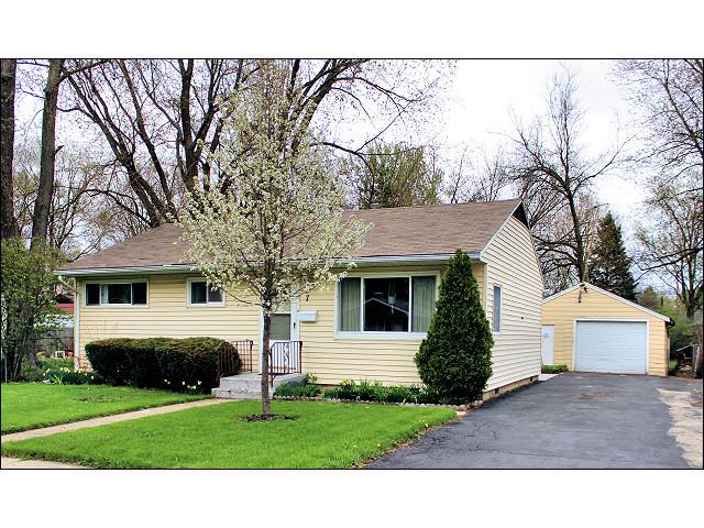 7 Westgate Dr., Aurora, IL 60506