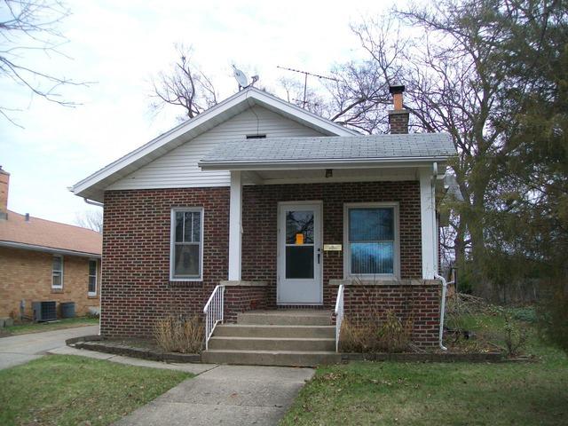 921 Glenwood Ave., Waukegan, IL 60085