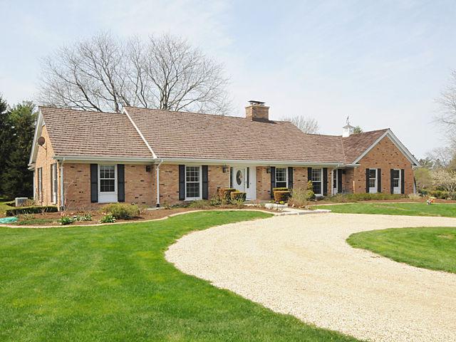 46 Valley Dr., Barrington Hills, IL 60010
