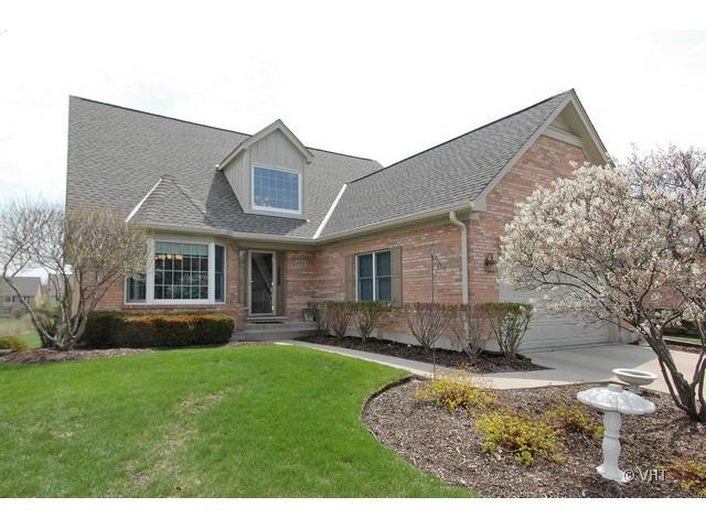 692 Wedgewood Dr., Crystal Lake, IL 60014