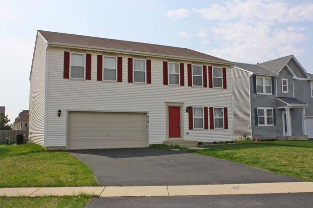 1210 Sarasota Dr., Pingree Grove, IL 60140