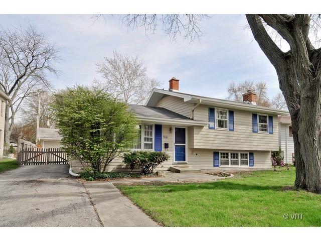 916 Lilac Ln., Naperville, IL 60540