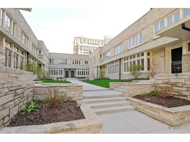 406 W Wellington Ave., Chicago, IL 60657