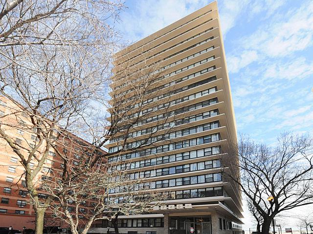 5801 N Sheridan Rd. #9B, Chicago, IL 60660