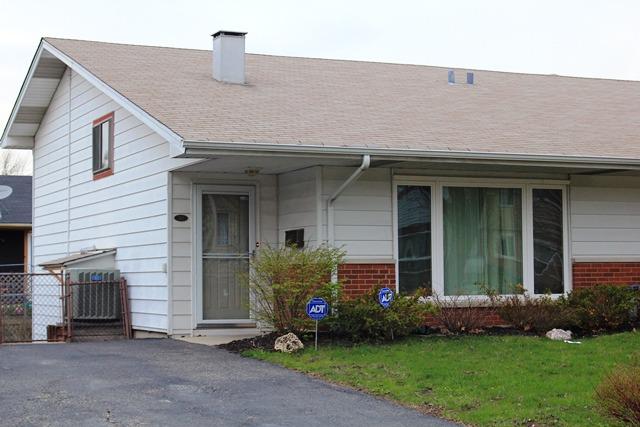 256 Grissom Ln., Hoffman Estates, IL 60169