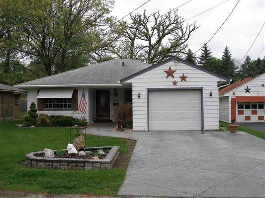 911 Myrtle Ave., Dixon, IL 61021
