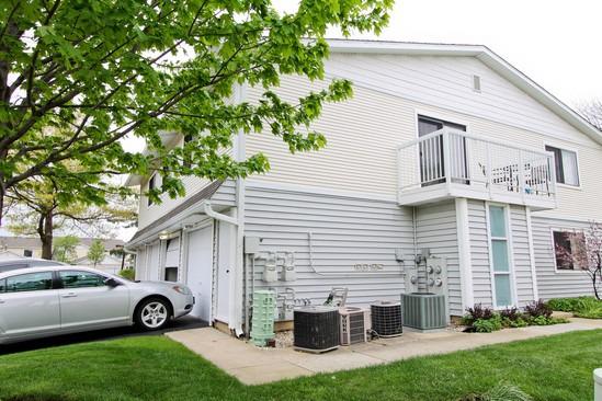 29 N Waterford Dr., Schaumburg, IL 60194