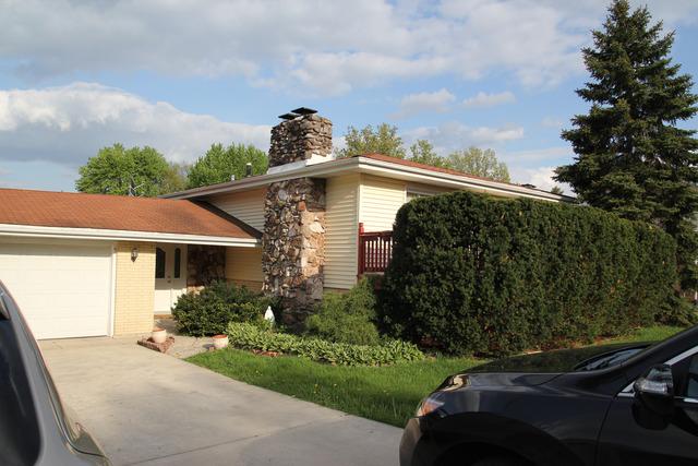 7201 Bentley Ave., Darien, IL 60561