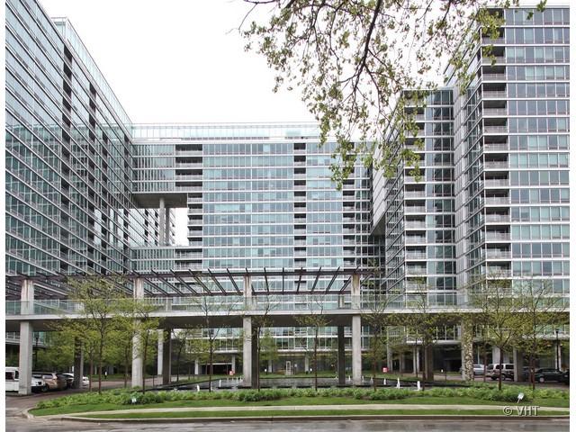 9655 Woods Dr. #811, Skokie, IL 60077