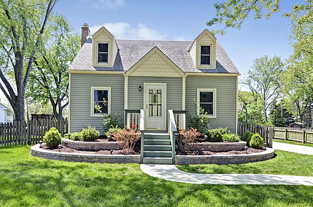 201 Holly Ave., Darien, IL 60561