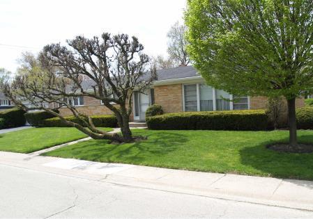 3831 Sugar Loaf Ln., Skokie, IL 60076