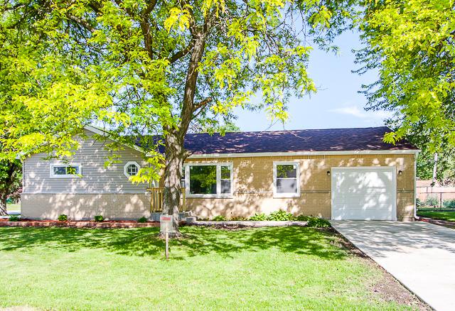 245 Bradley Ln., Hoffman Estates, IL 60194