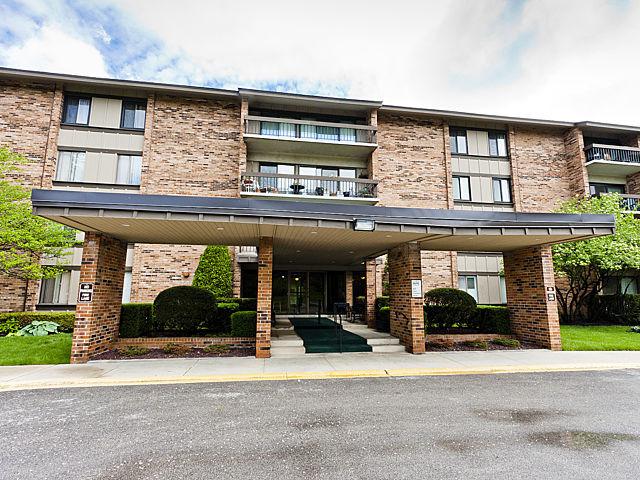 101 Lake Hinsdale Dr. #405, Willowbrook, IL 60527