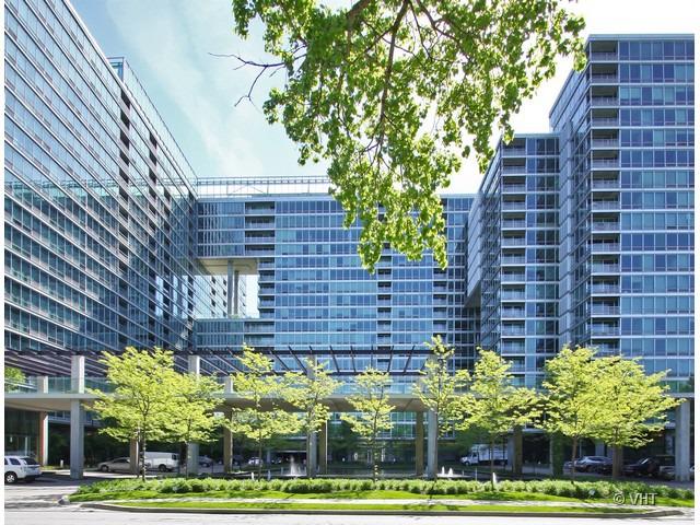 9655 Woods Dr. #1910, Skokie, IL 60077