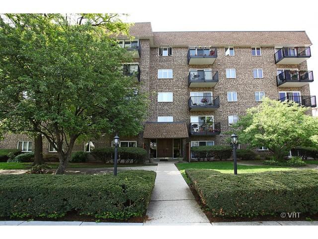 907 Curtiss St. #202, Downers Grove, IL 60515