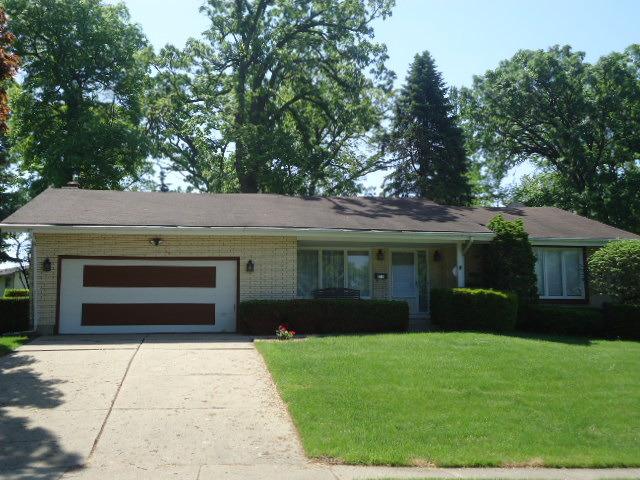 916 N Oakwood Dr., Mchenry, IL 60050