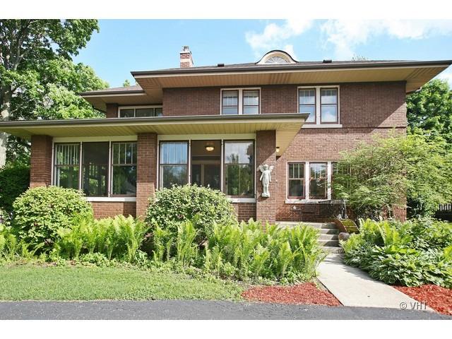 811 Maple Ave., Downers Grove, IL 60515