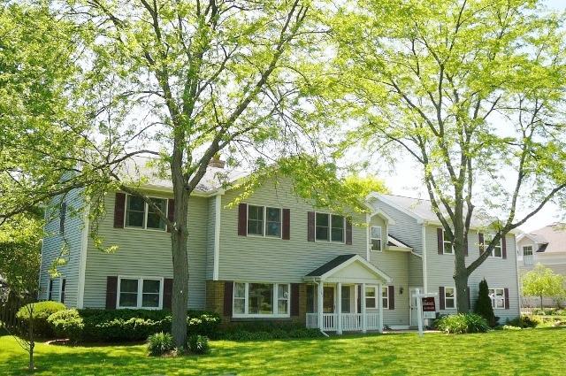101 Roslyn Rd., Barrington, IL 60010