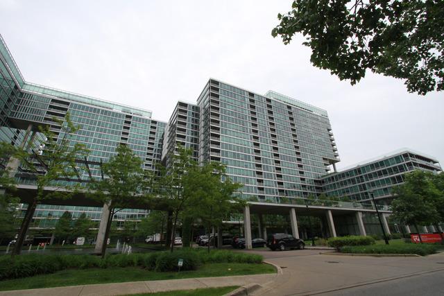 9655 Woods Dr. #1001, Skokie, IL 60077