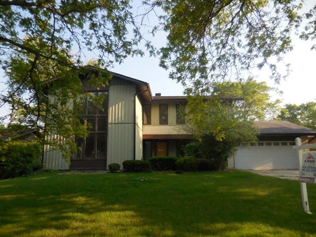 915 Eden Dr., Schaumburg, IL 60195