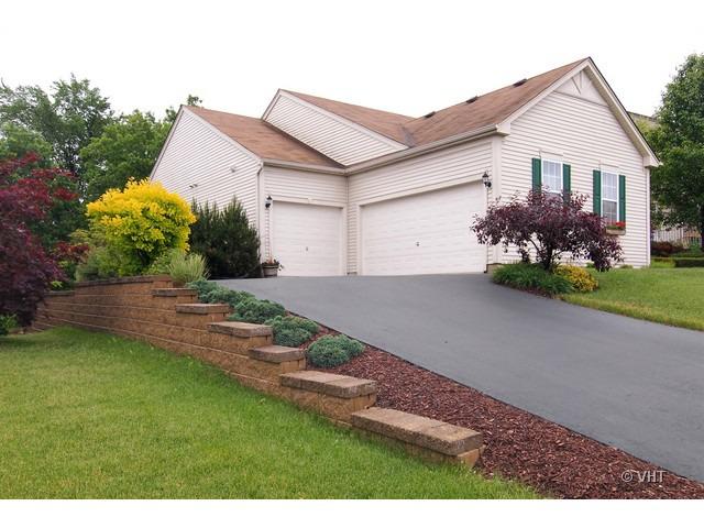 1246 Water Stone Cir., Wauconda, IL 60084