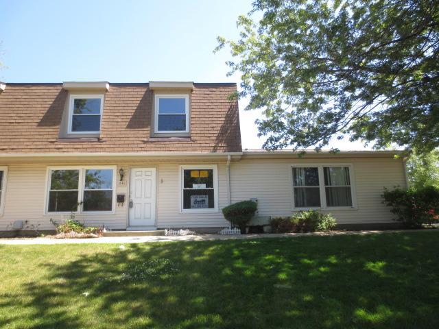 1681 Queensbury Cir., Hoffman Estates, IL 60195