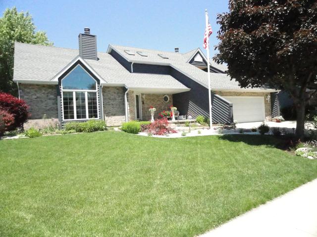 1627 John St., Sycamore, IL 60178