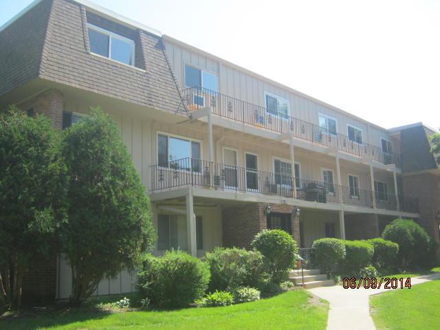 2404 Algonquin Rd. #17, Rolling Meadows, IL 60008