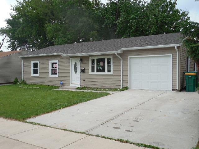319 Kent Ave., Romeoville, IL 60446