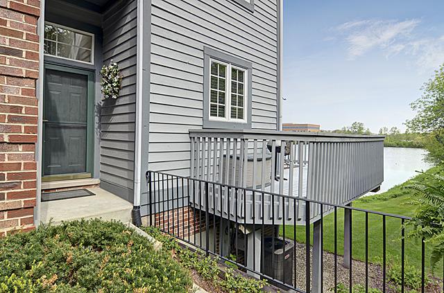 84 Trent Ct., Burr Ridge, IL 60527
