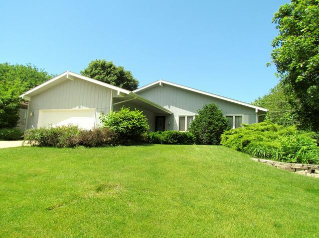 2874 Woodhill Dr., Rockford, IL 61114