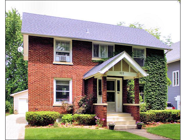 923 Garfield Ave., Aurora, IL 60506