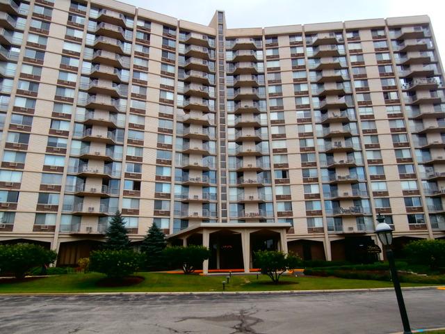 40 N Tower Rd. #15L, Oak Brook, IL 60523