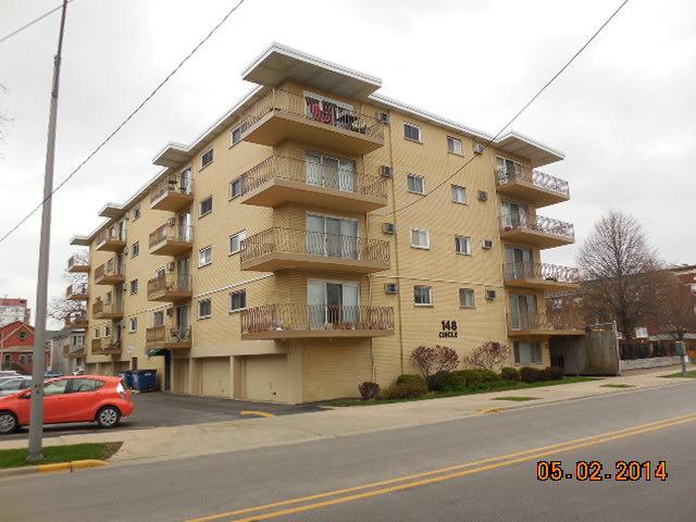 148 Circle Ave. #1E, Forest Park, IL 60130
