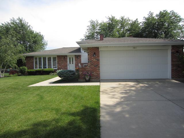 1811 Holly Ave., Darien, IL 60561