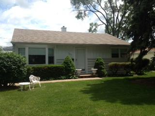 3804 Owl Dr., Rolling Meadows, IL 60008