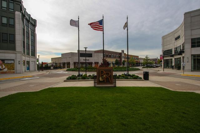450 Village Center Dr. #308, Burr Ridge, IL 60527