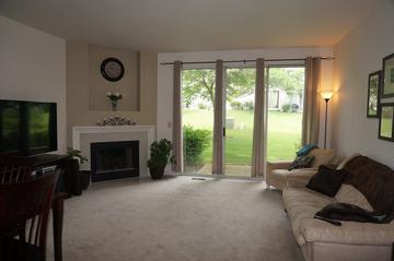 566 Woodhaven Dr., Mundelein, IL 60060