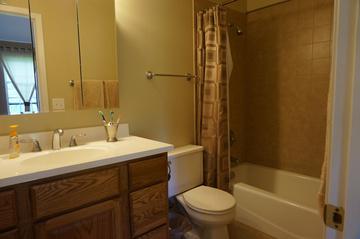 566 Woodhaven Dr., Mundelein, IL 60060